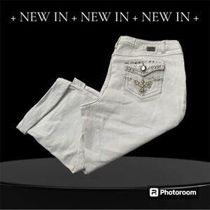 GUC Women’s White Denim Capris. Bedazzled Pockets. Rhinestone Details. Sz 14.